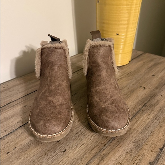 Blowfish Malibu Women's Chillin Chelsea Ankle Boot Size 7 - Picture 1 of 4